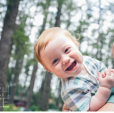 Toddler enjoying time with Dad in Maine. Maine Family Photographers, Birch Blaze Studios.