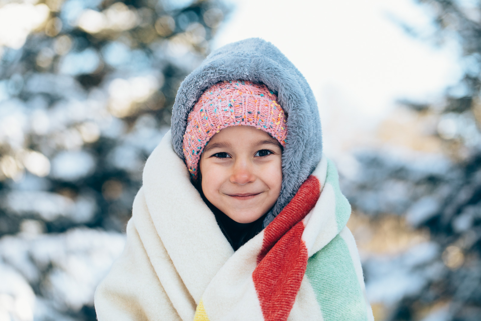 NH winter family lifestyle photography session by Birch Blaze Studios. https://birchblaze.com