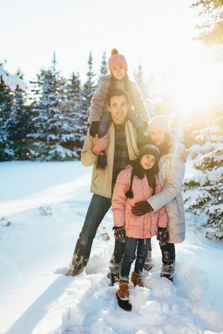 NH winter family lifestyle photography session by Birch Blaze Studios. https://birchblaze.com